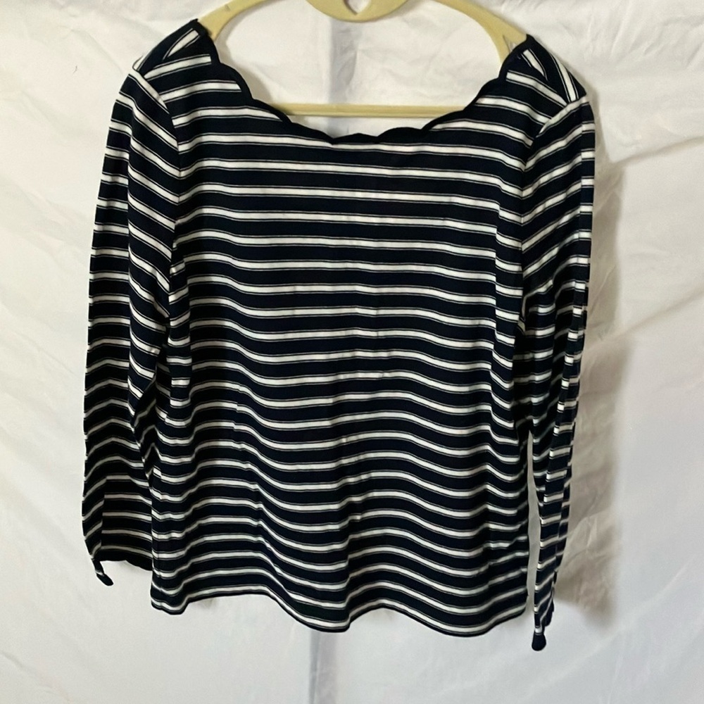 Kate Spade: Black/White Stripped Scalloped Neck/Sleeves Top- Scoop Neck- L